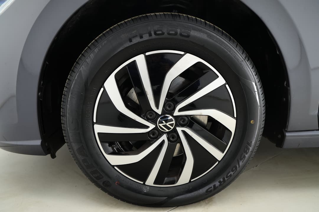 2024 Volkswagen Polo Life, Automatic, 23351 km, Left Front Wheel