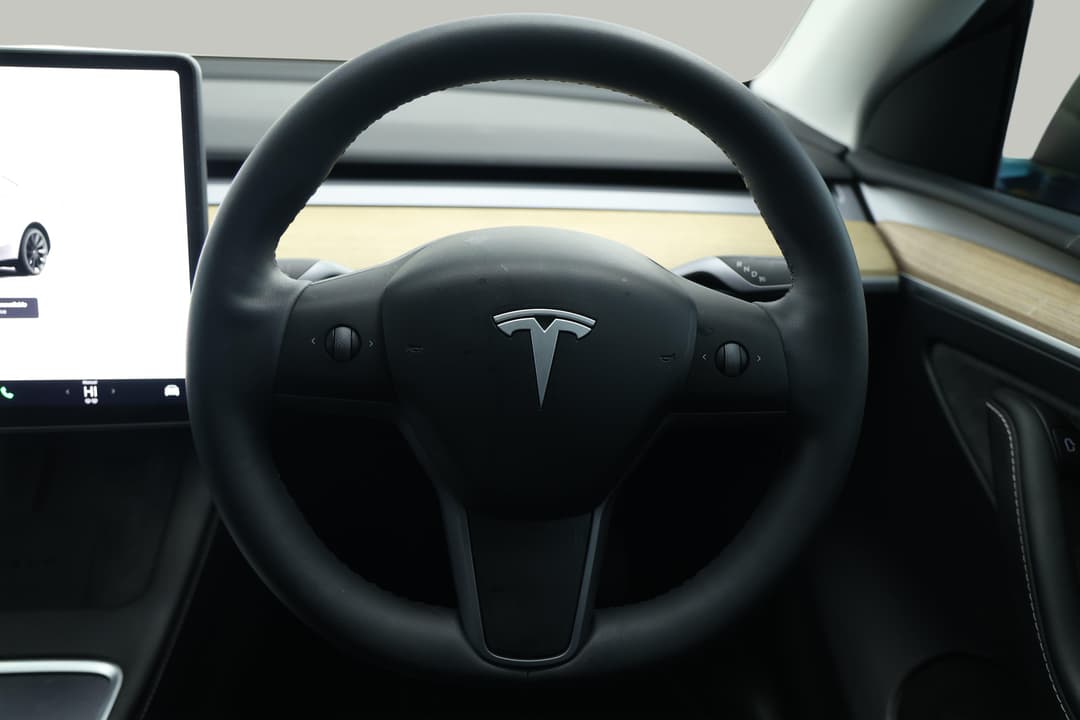 2023 Tesla Model Y Long Range, Automatic, 54935 km, Steering Wheel Close-up
