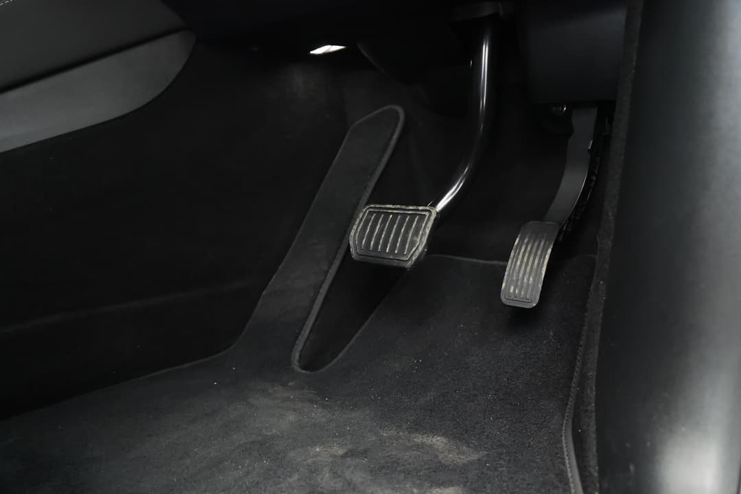 2023 Tesla Model Y Long Range, Automatic, 54935 km, Pedals and Footmat