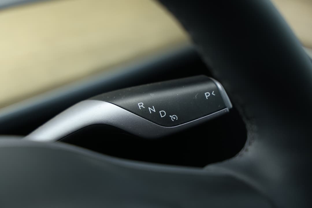 2023 Tesla Model Y Long Range, Automatic, 54935 km, Gear Lever 