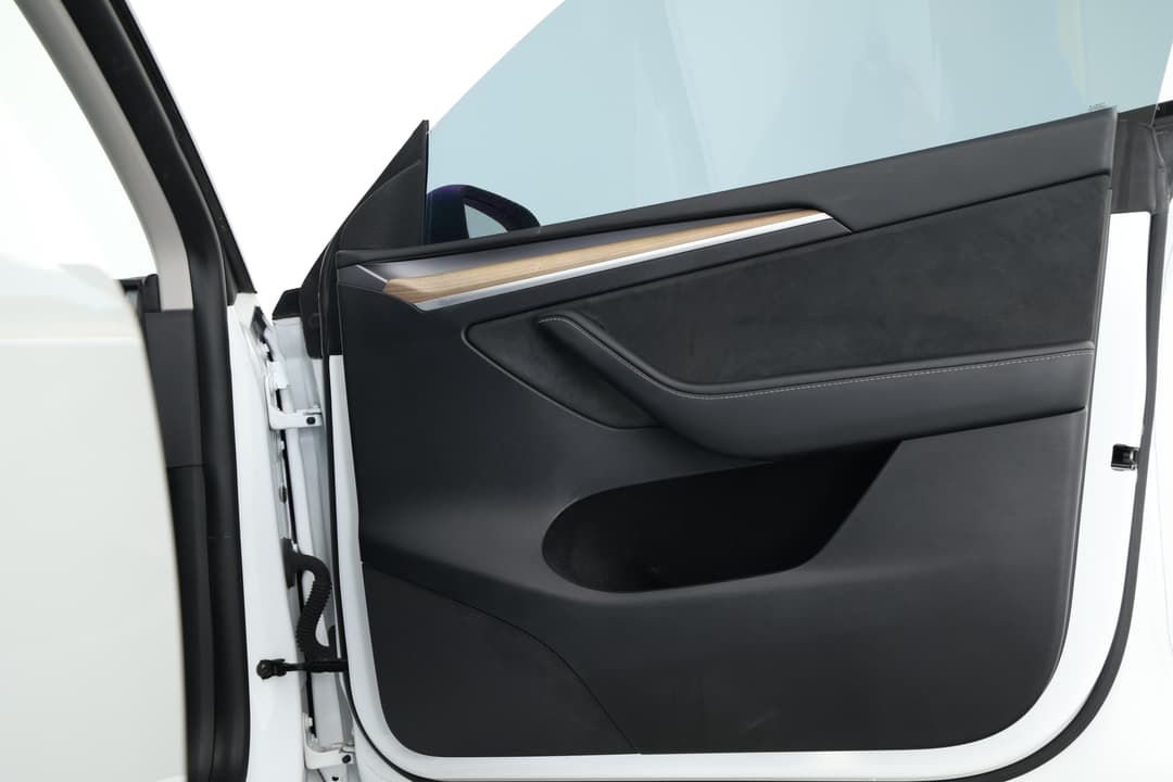 2023 Tesla Model Y Long Range, Automatic, 54935 km, Speaker View