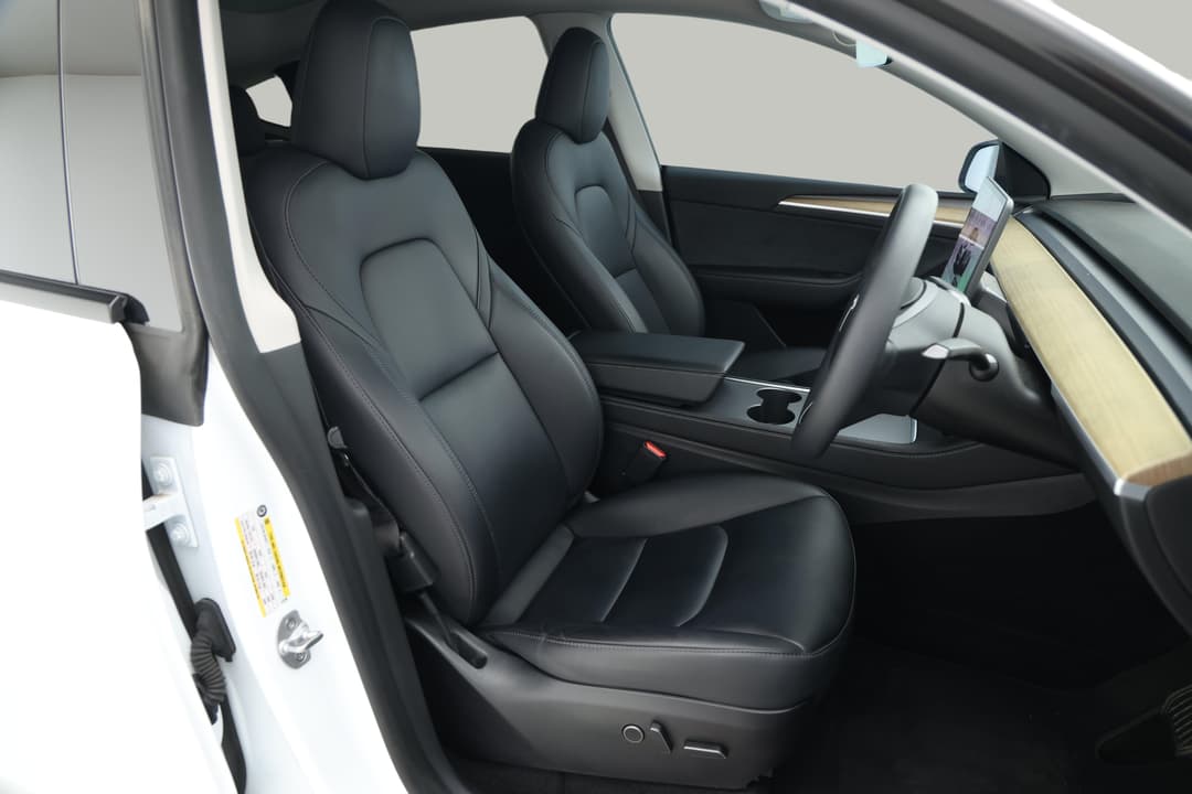 2023 Tesla Model Y Long Range, Automatic, 54935 km, Right Side Front Door Cabin View