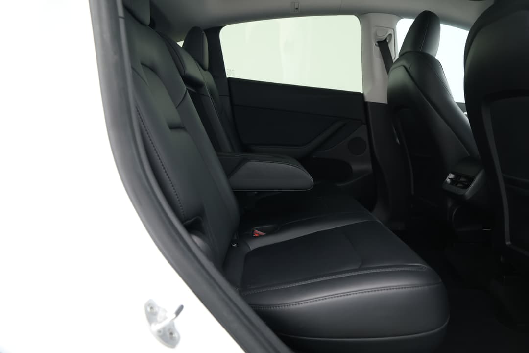 2023 Tesla Model Y Long Range, Automatic, 54935 km, Right Side Rear Door Cabin View