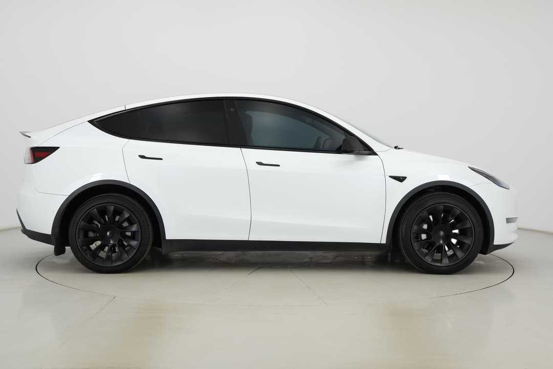 2023 Tesla Model Y Long Range, Automatic, 54935 km, Right Side View