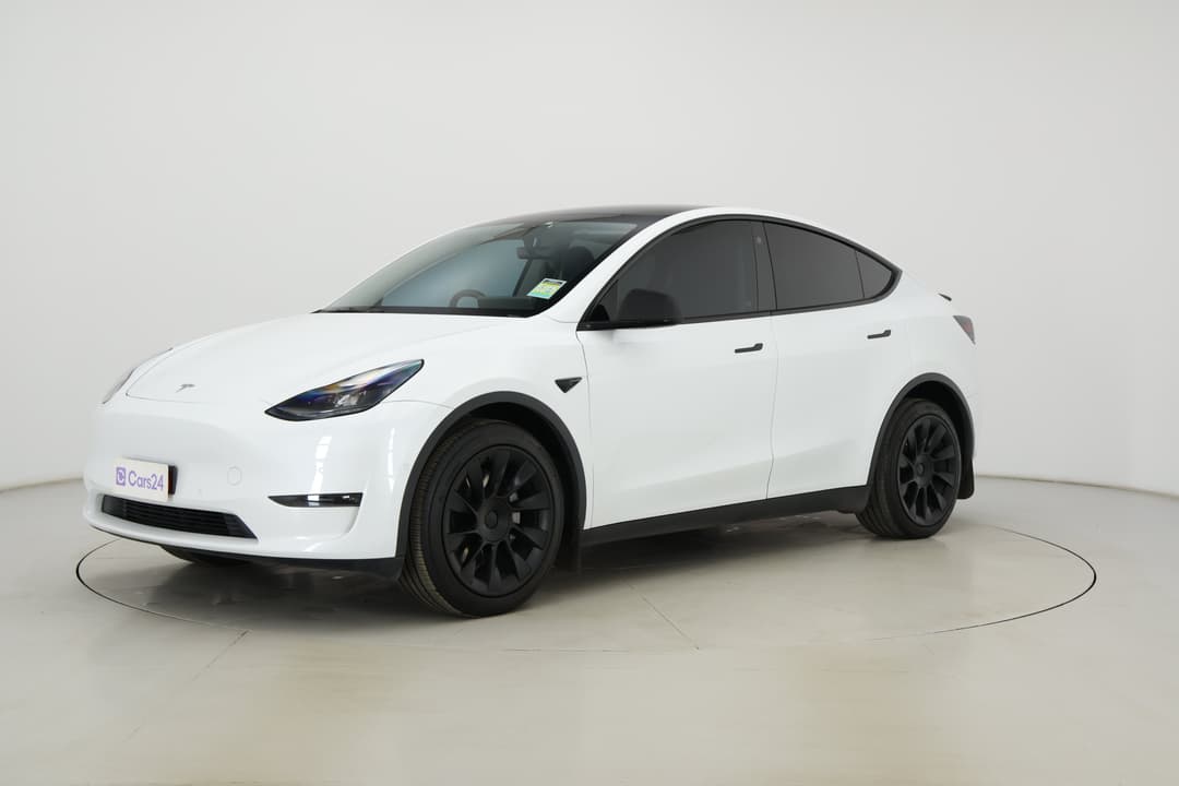 2023 Tesla Model Y Long Range, Automatic, 54935 km, Left Front Diagonal (45- Degree) View