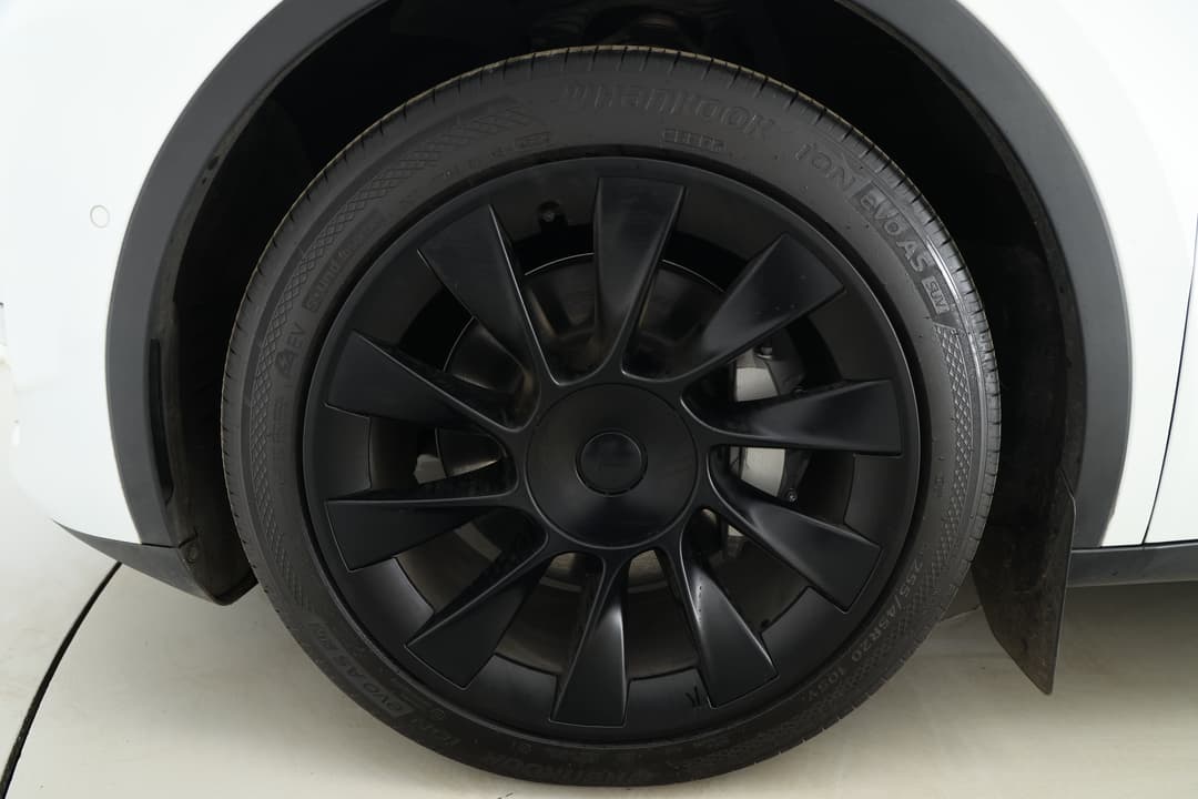 2023 Tesla Model Y Long Range, Automatic, 54935 km, Left Front Wheel