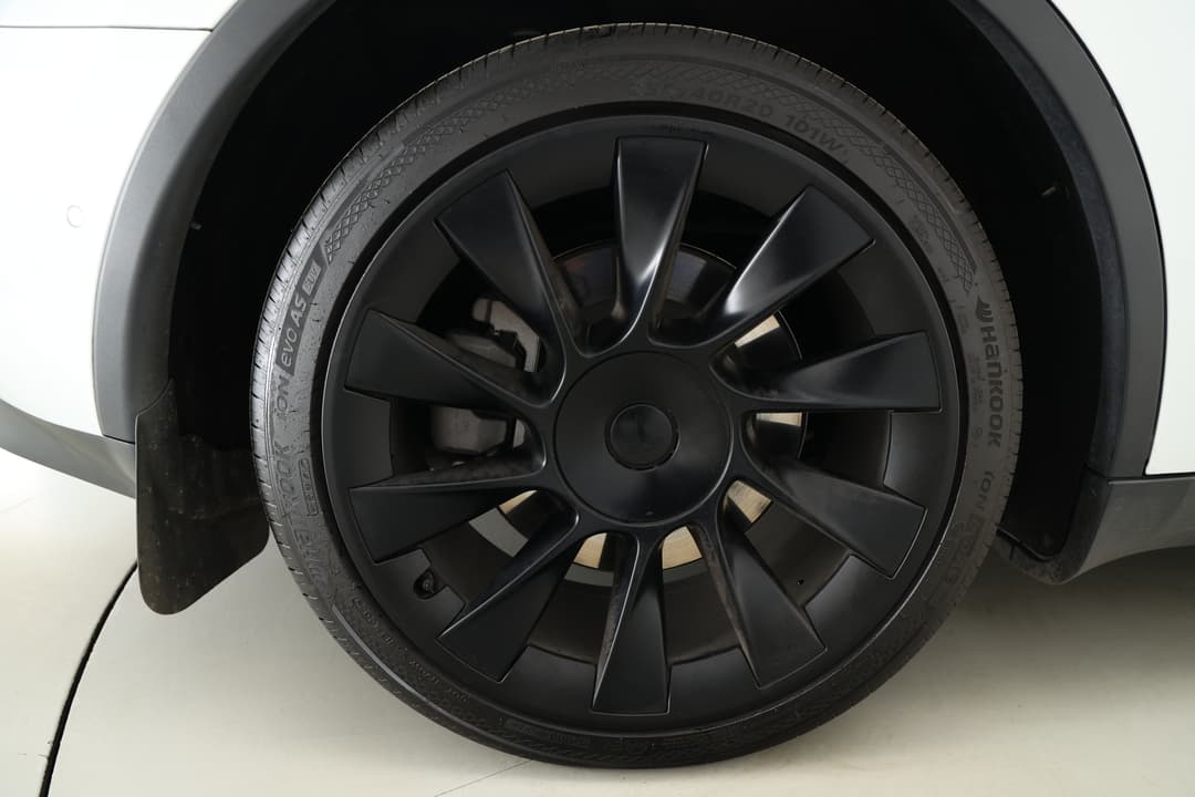 2023 Tesla Model Y Long Range, Automatic, 54935 km, Right Rear Wheel
