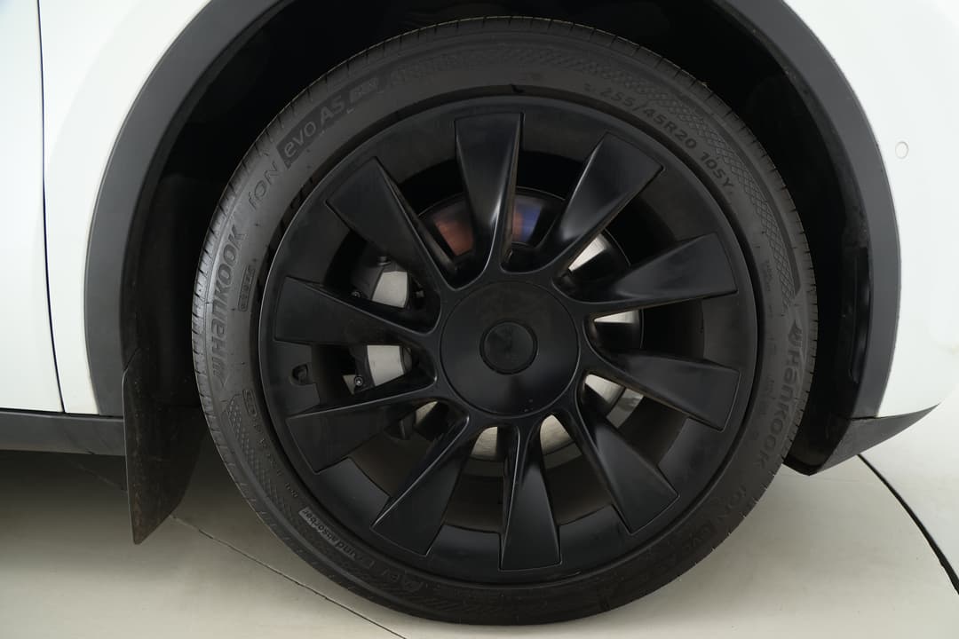 2023 Tesla Model Y Long Range, Automatic, 54935 km, Right Front Wheel