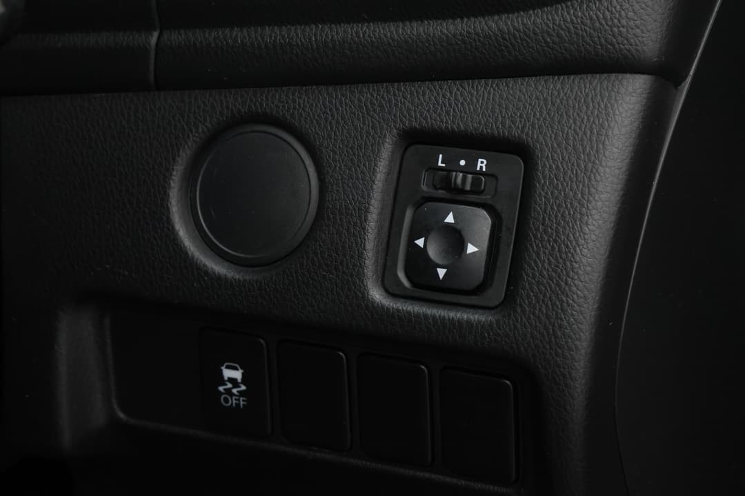 2020 Mitsubishi Triton Glx (4x4), Manual, 154745 km, Utility Switches/Buttons