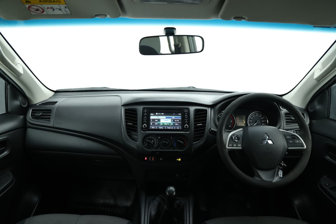 2020 Mitsubishi Triton Glx (4x4), Manual, 154745 km, Dashboard View