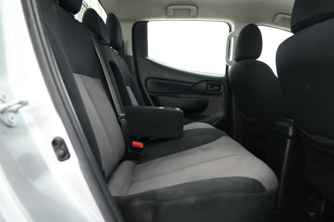 2020 Mitsubishi Triton Glx (4x4), Manual, 154745 km, Right Side Rear Door Cabin View