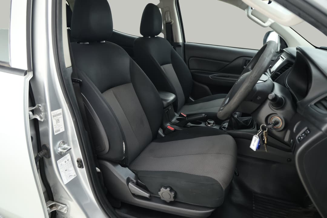 2020 Mitsubishi Triton Glx (4x4), Manual, 154745 km, Right Side Front Door Cabin View