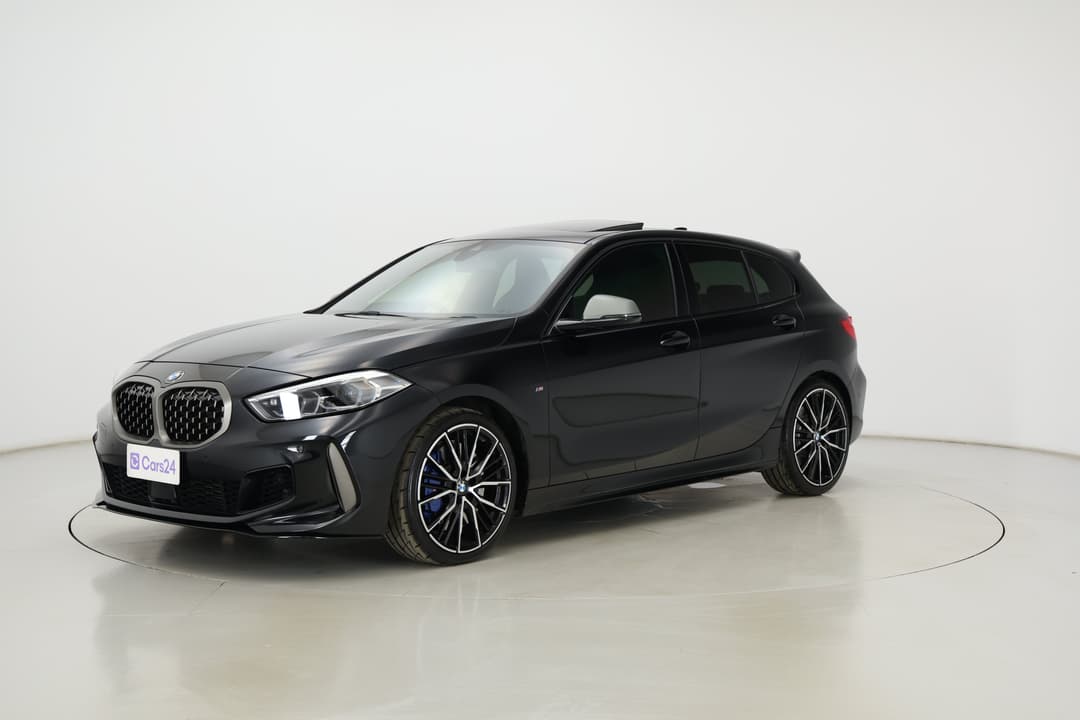2021 BMW 1 M135i xDrive, Automatic, 56892 km, Left Front Diagonal (45- Degree) View