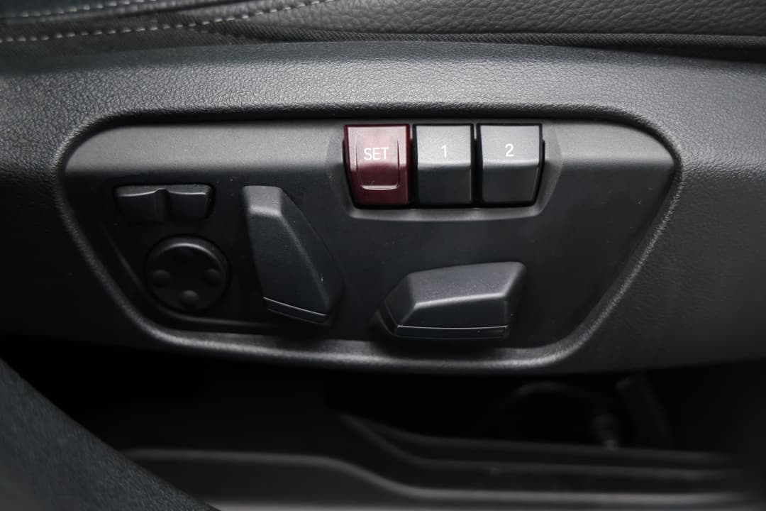 2021 BMW 1 M135i xDrive, Automatic, 56892 km, Drivers Side Adjustment Panel