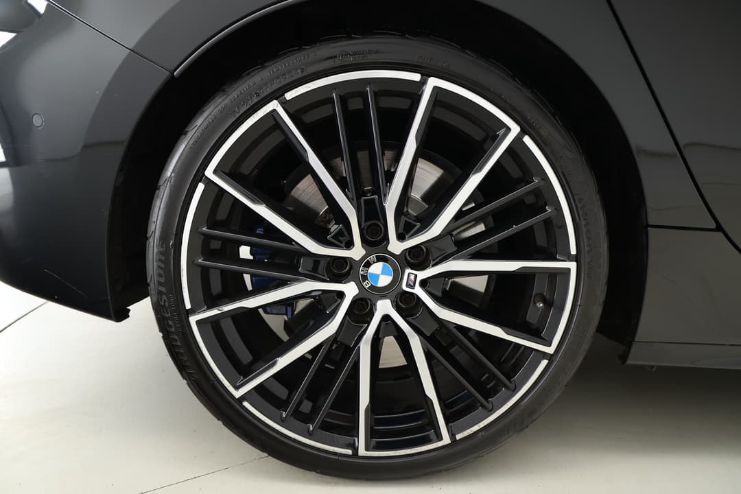 2021 BMW 1 M135i xDrive, Automatic, 56892 km, Right Rear Wheel