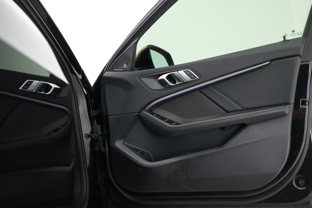 2021 BMW 1 M135i xDrive, Automatic, 56892 km, Speaker View