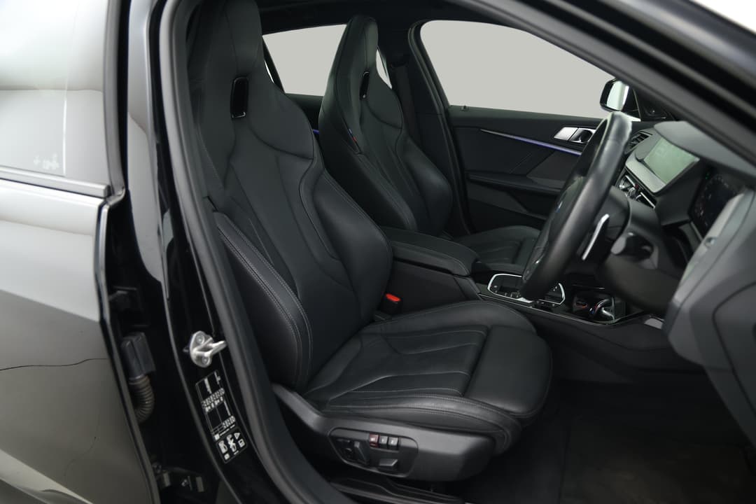 2021 BMW 1 M135i xDrive, Automatic, 56892 km, Right Side Front Door Cabin View