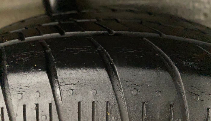 2018 Maruti Celerio VXI CNG, CNG, Manual, 1,15,213 km, Right Rear Tyre Tread