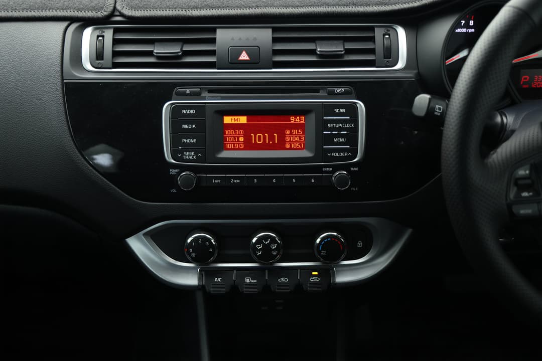 2016 Kia Rio S, Automatic, 120023 km, Center Console