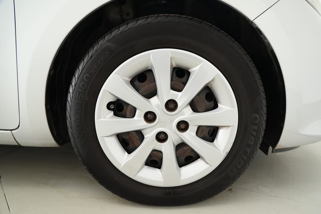 2016 Kia Rio S, Automatic, 120023 km, Right Front Wheel