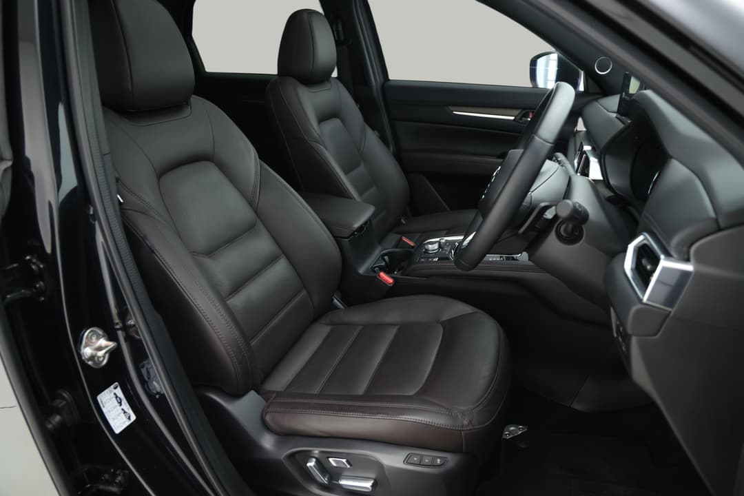 2023 Mazda CX-5 Akera (AWD), Automatic, 11853 km, Right Side Front Door Cabin View