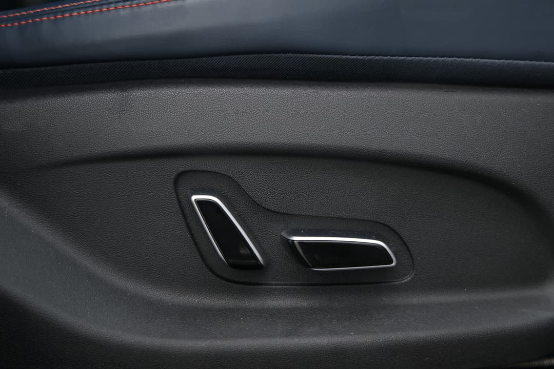 2023 Byd Atto 3 Extended Range, Automatic, 50115 km, Drivers Side Adjustment Panel