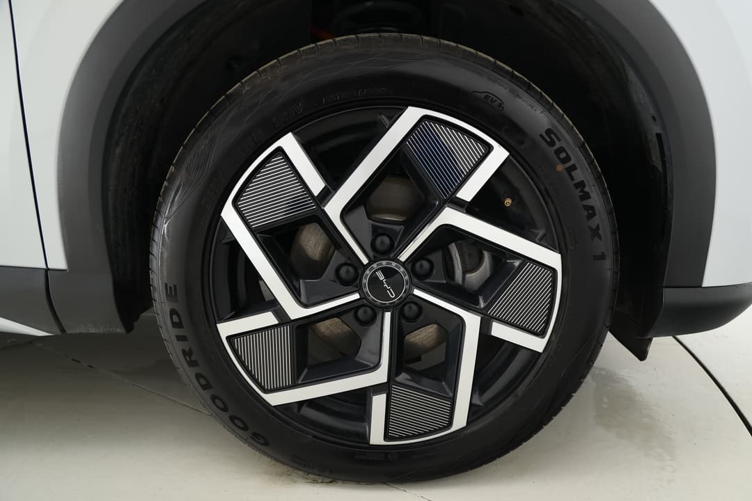 2023 Byd Atto 3 Extended Range, Automatic, 50115 km, Right Front Wheel