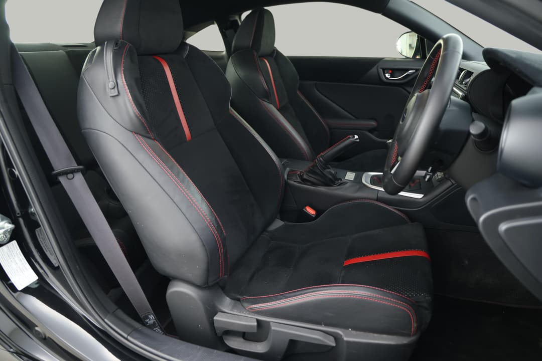 2023 Subaru Brz S, Manual, 37068 km, Right Side Front Door Cabin View