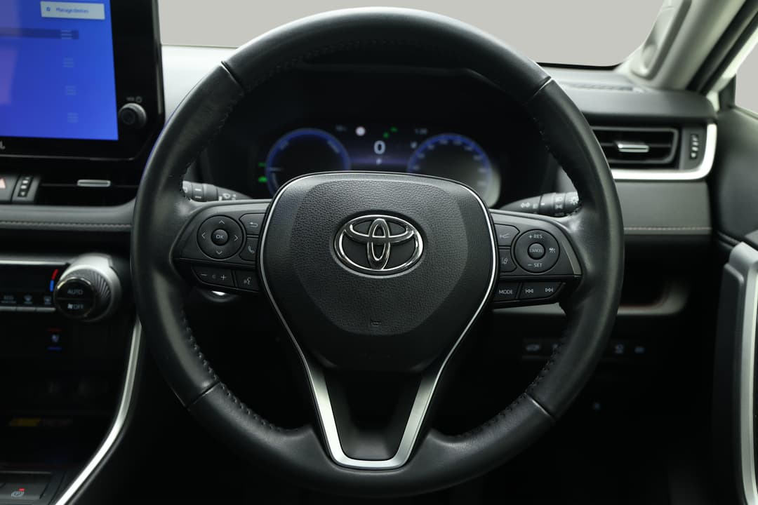 2023 Toyota RAV4 Cruiser (AWD) Hybrid, Automatic, 39075 km, Steering Wheel Close-up