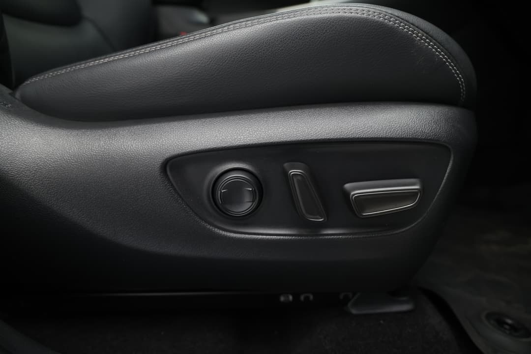 2023 Toyota RAV4 Cruiser (AWD) Hybrid, Automatic, 39075 km, Drivers Side Adjustment Panel