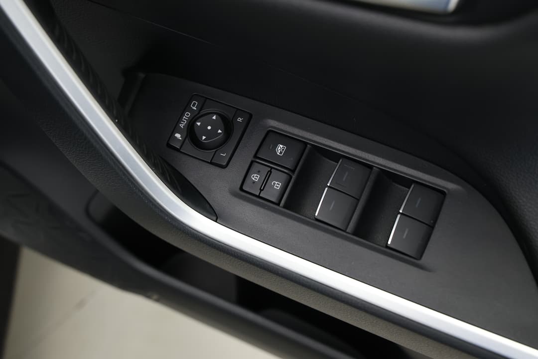 2023 Toyota RAV4 Cruiser (AWD) Hybrid, Automatic, 39075 km, Drivers Side Door Panel Controls