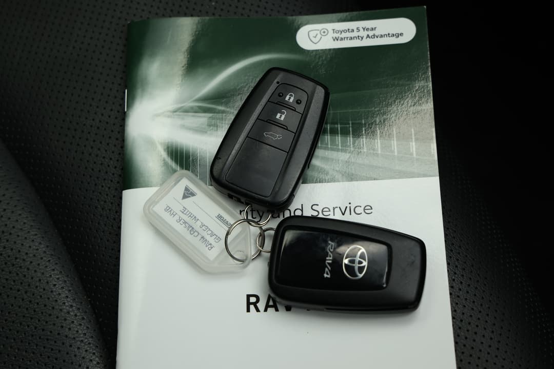 2023 Toyota RAV4 Cruiser (AWD) Hybrid, Automatic, 39075 km, Key Close-up