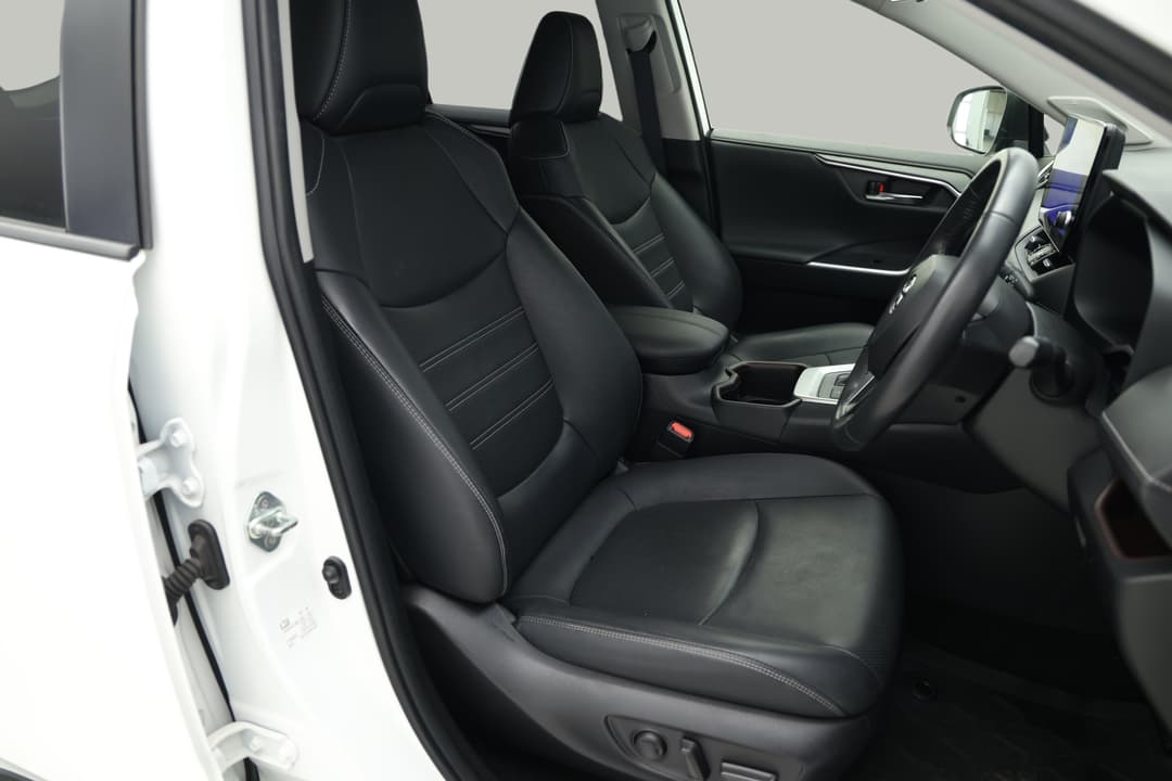2023 Toyota RAV4 Cruiser (AWD) Hybrid, Automatic, 39075 km, Right Side Front Door Cabin View