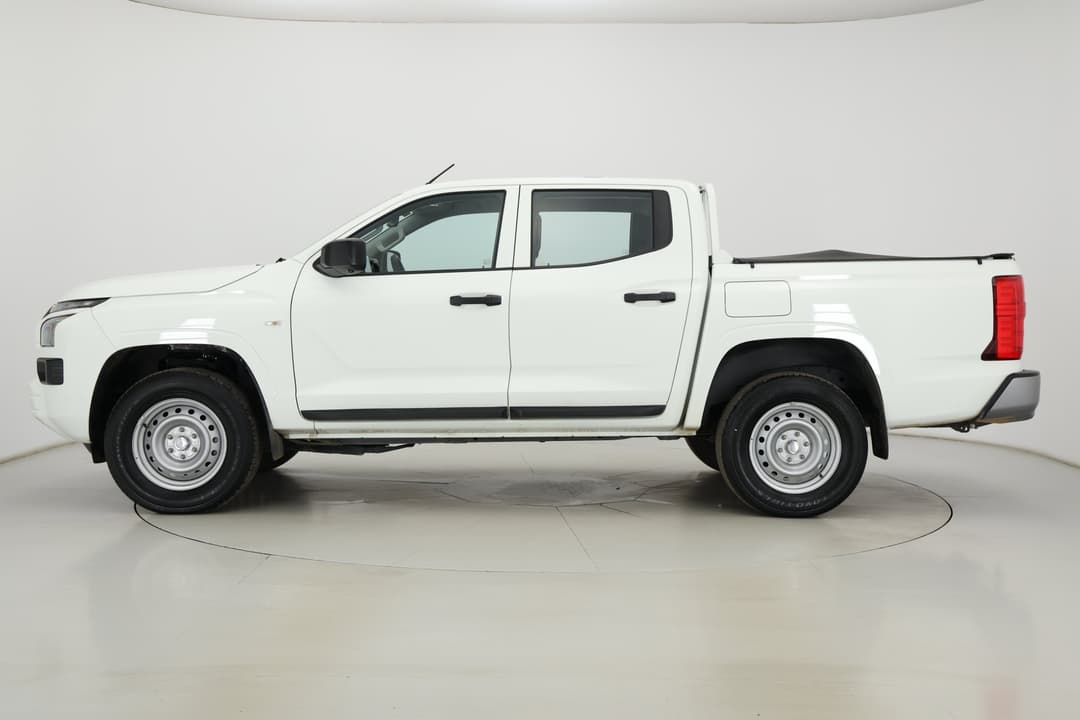 2024 Mitsubishi Triton Glx (4x2), Automatic, 55917 km, Left Side View