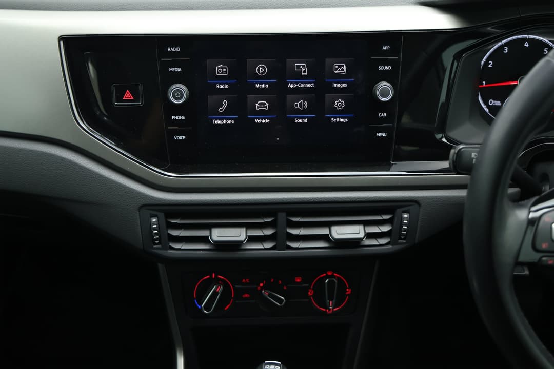 2019 Volkswagen Polo 85tsi Comfortline, Automatic, 48647 km, Center Console