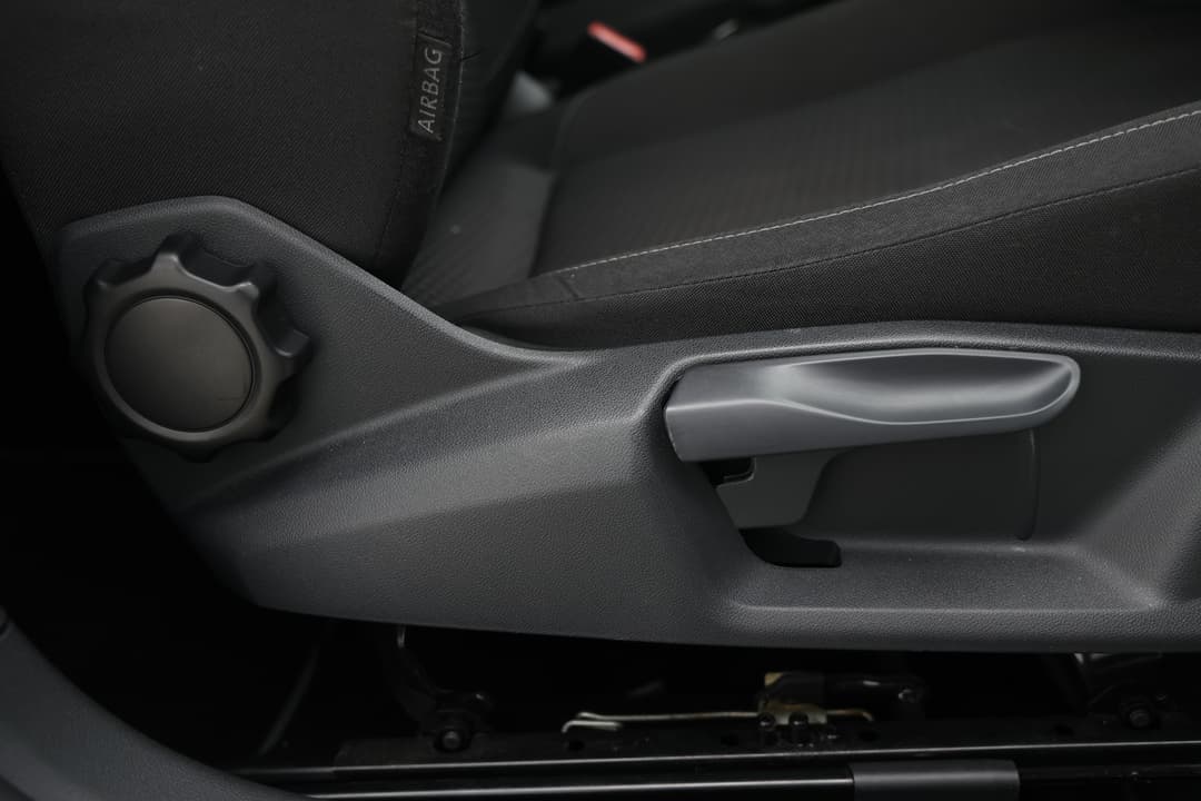 2019 Volkswagen Polo 85tsi Comfortline, Automatic, 48647 km, Drivers Side Adjustment Panel