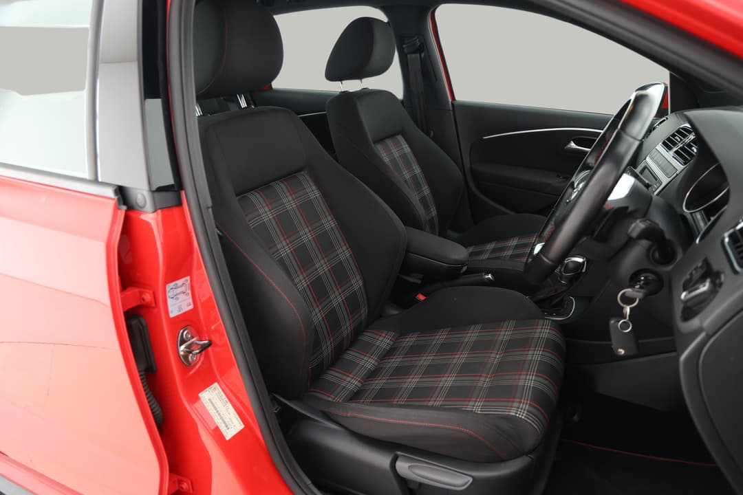 2017 Volkswagen Polo Gti, Automatic, 105592 km, Right Side Front Door Cabin View