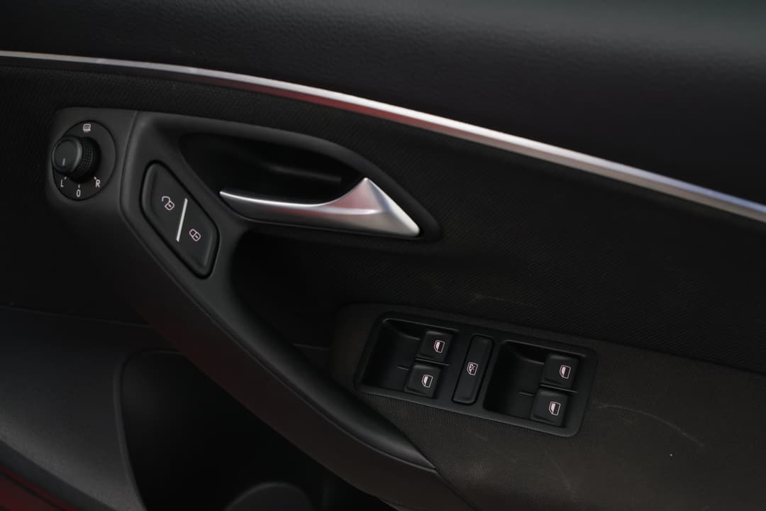 2017 Volkswagen Polo Gti, Automatic, 105592 km, Drivers Side Door Panel Controls