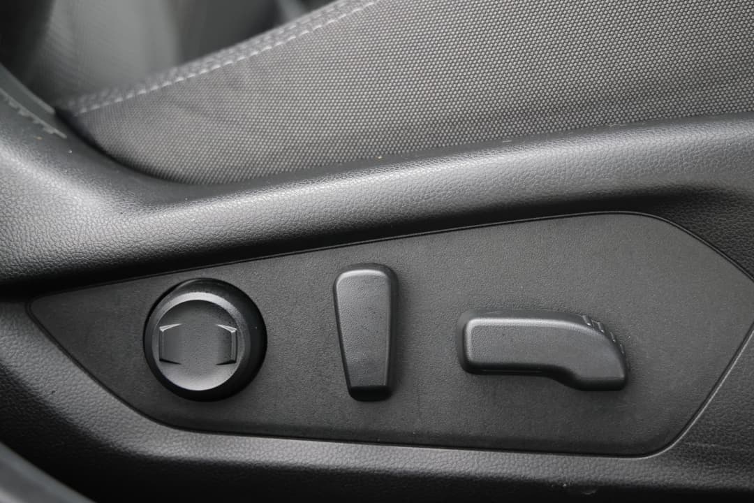 2023 Subaru Crosstrek AWD 2.0r, Automatic, 23279 km, Drivers Side Adjustment Panel