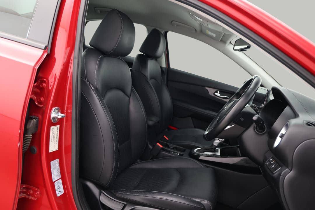 2022 Kia Cerato Sport+, Automatic, 62344 km, Right Side Front Door Cabin View