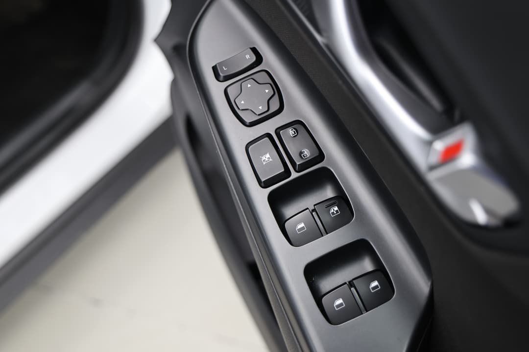 2021 Hyundai Kona (FWD), Automatic, 56914 km, Drivers Side Door Panel Controls