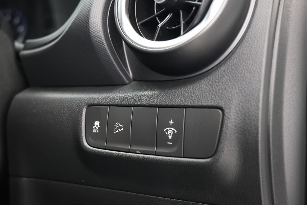2021 Hyundai Kona (FWD), Automatic, 56914 km, Utility Switches/Buttons