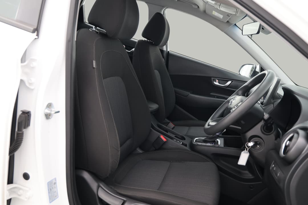 2021 Hyundai Kona (FWD), Automatic, 56914 km, Right Side Front Door Cabin View