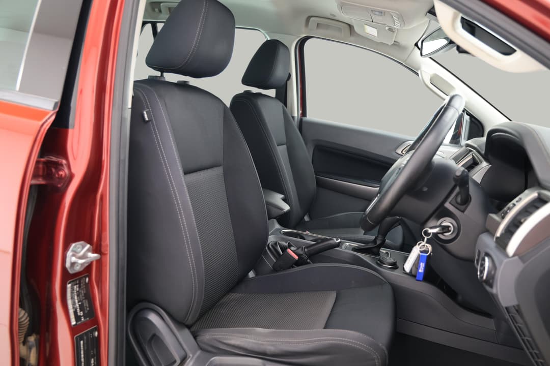 2016 Ford Everest Trend, Automatic, 110287 km, Right Side Front Door Cabin View