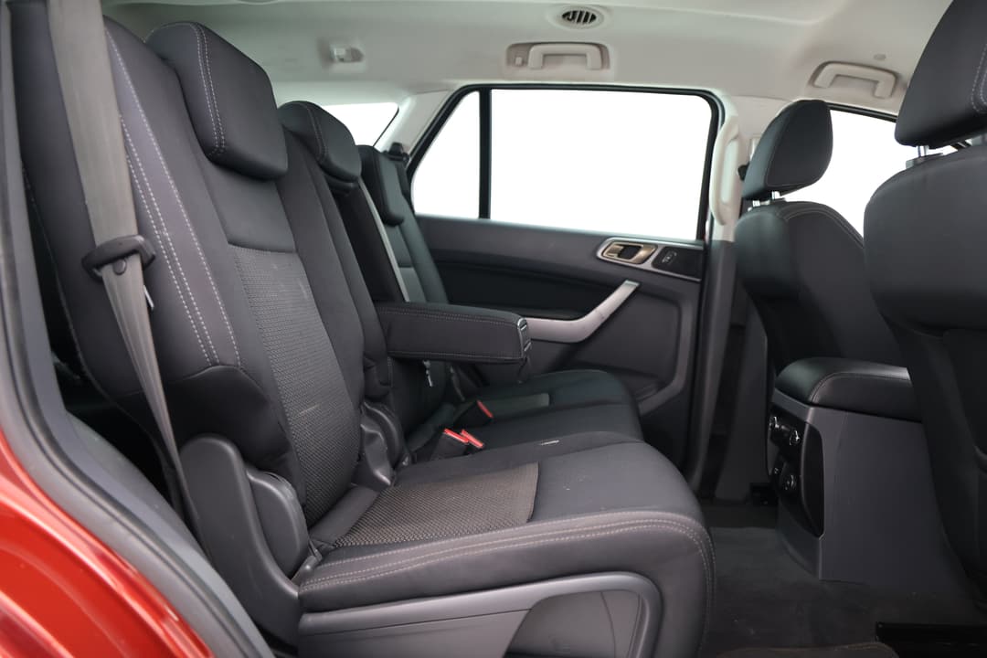 2016 Ford Everest Trend, Automatic, 110287 km, Right Side Rear Door Cabin View