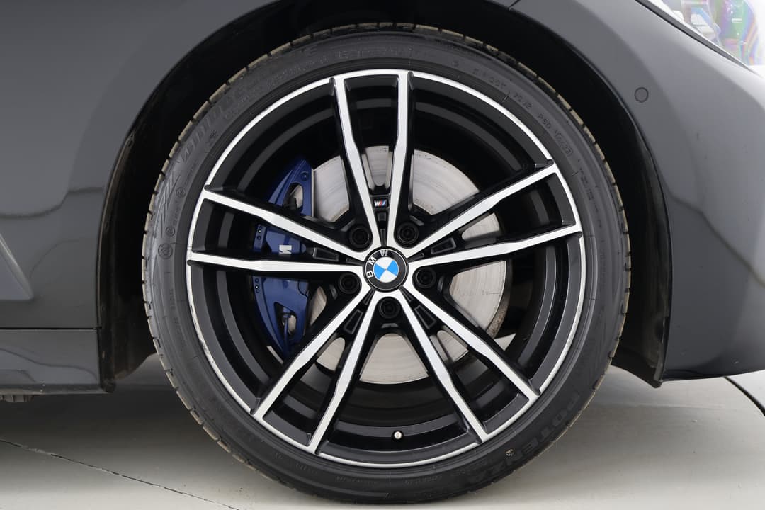 2020 BMW 3 30i M Sport, Automatic, 61565 km, Right Front Wheel