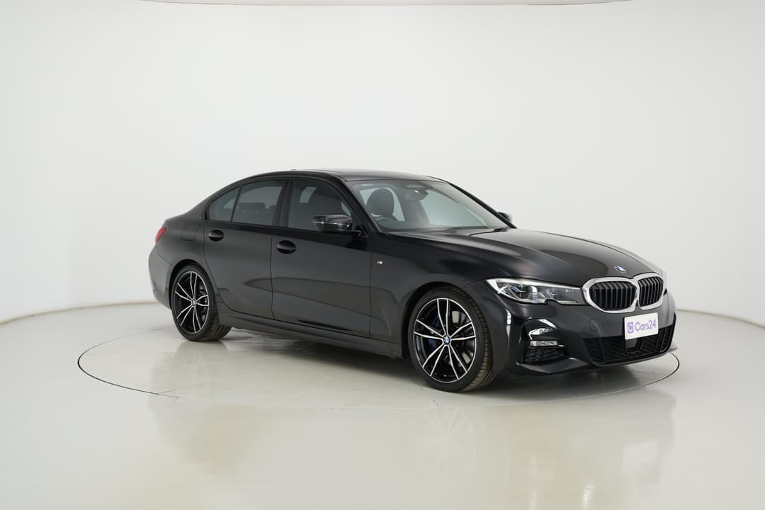 2020 BMW 3 30i M Sport, Automatic, 61565 km, Right Front Diagonal (45- Degree) View