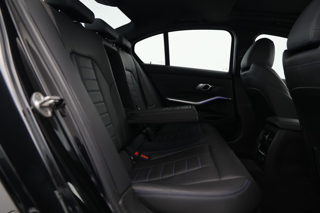 2020 BMW 3 30i M Sport, Automatic, 61565 km, Right Side Rear Door Cabin View
