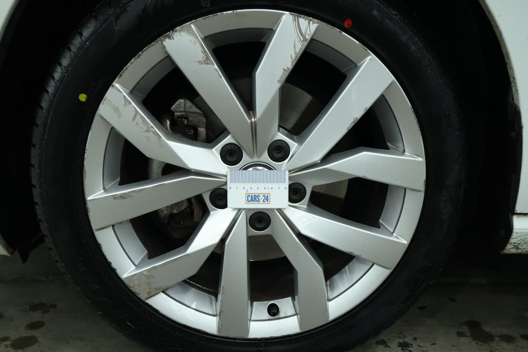 2018 Volkswagen Golf 110 Tsi Highline, Automatic, 41617 km, Wheels Rim Front LHS Gutter Rash