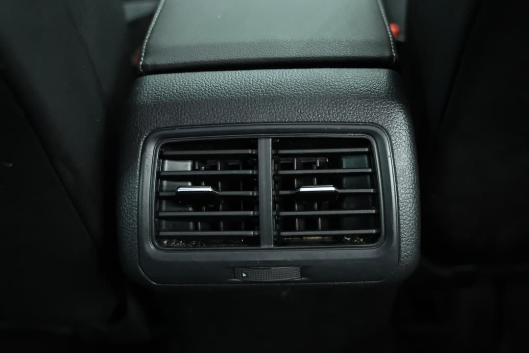 2018 Volkswagen Golf 110 Tsi Highline, Automatic, 41617 km, Rear A/C Vent
